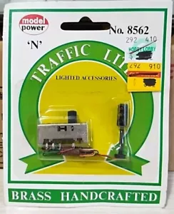 Model Power N Scale 3 Way Lighted TRAFFIC LIGHT ๐ฆ 8562 BRASS Vintage Rare HTF - Picture 1 of 1