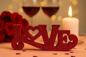 Red Sparkly And Glittery Love Sign 8.5"×3.5" x 1” Home Decor Free Standing - Picture 1 of 2