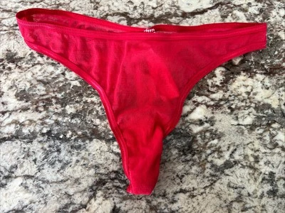 True Vintage Victoria Secret 网眼丁字裤红色花卉尺寸 M — 第 1/3 张图片