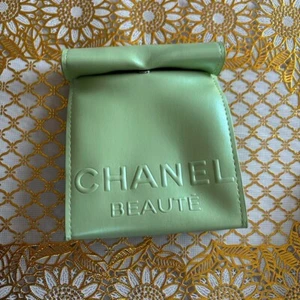 2024 CHANEL BEAUTE Limited MakeUp Pouch Light Green 2436 - Picture 1 of 4