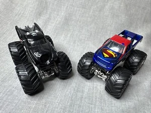 Batman 2 Time Racing Champion & Man Of Steel Superman Monster Jam Truck 1:64 DC - Picture 1 of 13