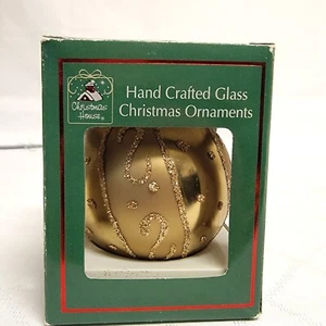 Christmas Holiday Ornament Green & Gold Hand Crafted Glass New - Picture 1 of 12