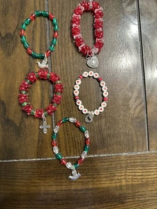 Handgefertigte Weihnachten Perlen Armbänder Set mit Charms für kleine Mädchen - Bild 1 von 7