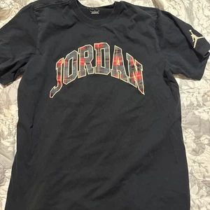 Air Jordan Essentials Holiday Plaid Tee Large - Picture 1 of 8