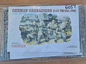 Modellino DRAGON scala 1/35 kit 'GRANATIERI TEDESCHI Prussia orientale 1945' #6057 - Foto 1 di 2