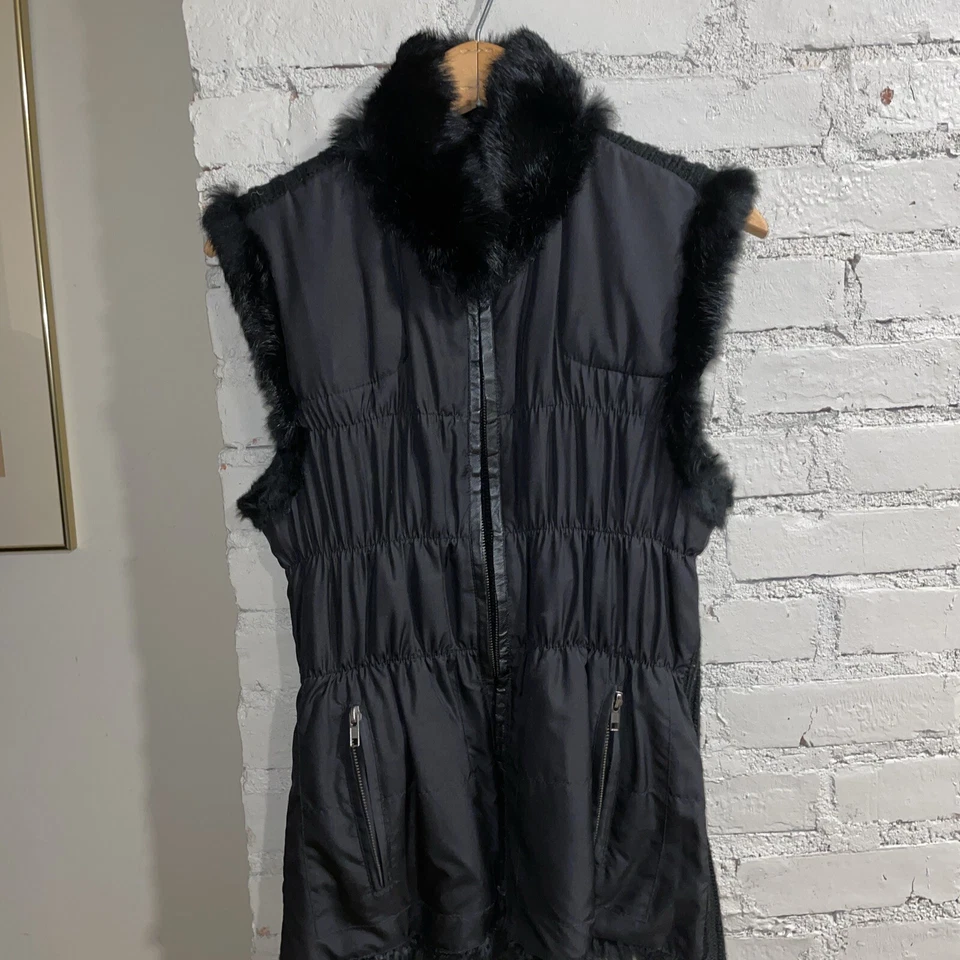Chaleco Linda Richards Reversible Lujo Piel de Conejo y Seda Acanalada | Talla X Pequeño Foto 1 de 4