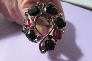 VINTAGE 1 1/2" black and red bead pin broach brooch or necklace fob - Picture 1 of 7