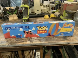 Disney's Toy Story Super Stunt Set Hot Wheels, NOS, New - Picture 1 of 8