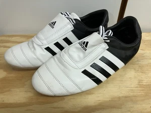 Scarpe da interno Adidas ADI-KICK Taekwondo Karate MMA Hapkido arti marziali BIANCHE S-8 - Foto 1 di 7