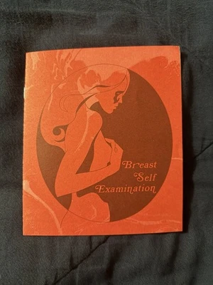 Folleto de autoexamen de senos del Instituto Nacional de Salud NIH/NCI de colección años 70 Foto 1 de 4