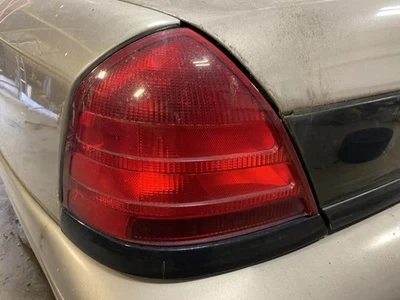 Cuarto de luz trasera del conductor montado en panel para 00-11 CROWN VICTORIA 1790566 Foto 1 de 4