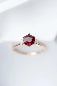 Anillo de plata esterlina 925 corte hexagonal rojo anillo de granate vintage único anillo de granate - Imagen 1 de 3