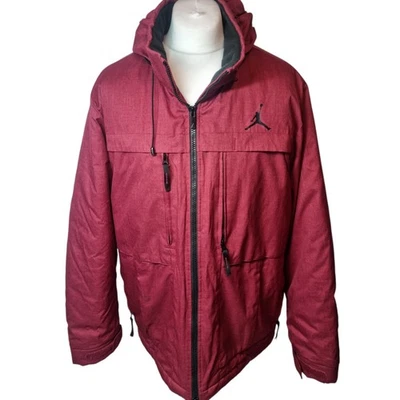 Chaqueta Air Jordan Lifestyle Para Hombres 2XL XXL Roja Con Capucha Forro Acolchado Invierno En muy buena condición Foto 1 de 4