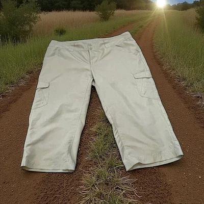 Columbia PFG Womens 10W 18L Cargo Shorts Capri Omni Shade Khaki Tan Pockets - Image 1 of 4