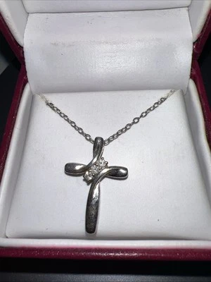 Cadena de collar de plata esterlina con cruz de diamantes Helzberg rota *Ver fotos Foto 1 de 4