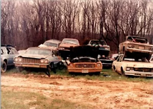 Junkyard junk rusty old vintage automobile car found photo 3.5x5 C8-36 - Picture 1 of 1