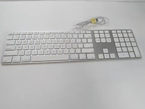 Teclado con cable USB Apple A1243 con teclado numérico solo piezas de reparación. ¡LEE DESC! - Imagen 1 de 5