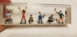 Merten HO Scale Gardener 6 Figures # HO 2510 - Picture 1 of 2