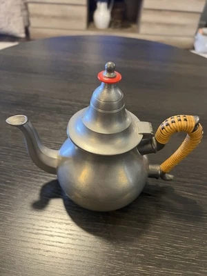 Tetera holandesa de peltre real vintage. Jeka Tiel Holanda. Foto 1 de 4