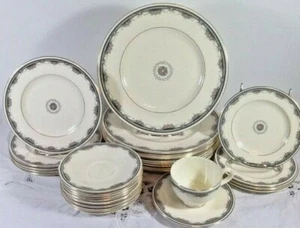 Royal Doulton English Bone China Albany  H5121 Dinnerware - Picture 1 of 6