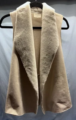 Chaleco de rendimiento para mujer Calvin Klein S bronceado abierto piel sintética delantero tejido trasero  Foto 1 de 4