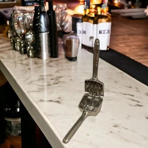 "Prensa de hielo de mano vintage IRVINWARE de metal de aluminio trituradora barra de bar herramienta 7" - Imagen 1 de 8
