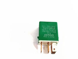 Toyota Avensis Verso 2003 Sonstige Relais 8826332070 UST113605 - Bild 1 von 3
