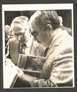 Foto Real Gabriel García Márquez Escritor Colombiano Talla 8 1/4" x 7" Muy Bonita - Imagen 1 de 2