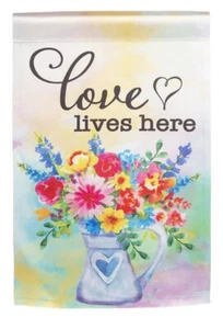 12 x 18 Love Lives Here Garden Flag - Picture 1 of 1