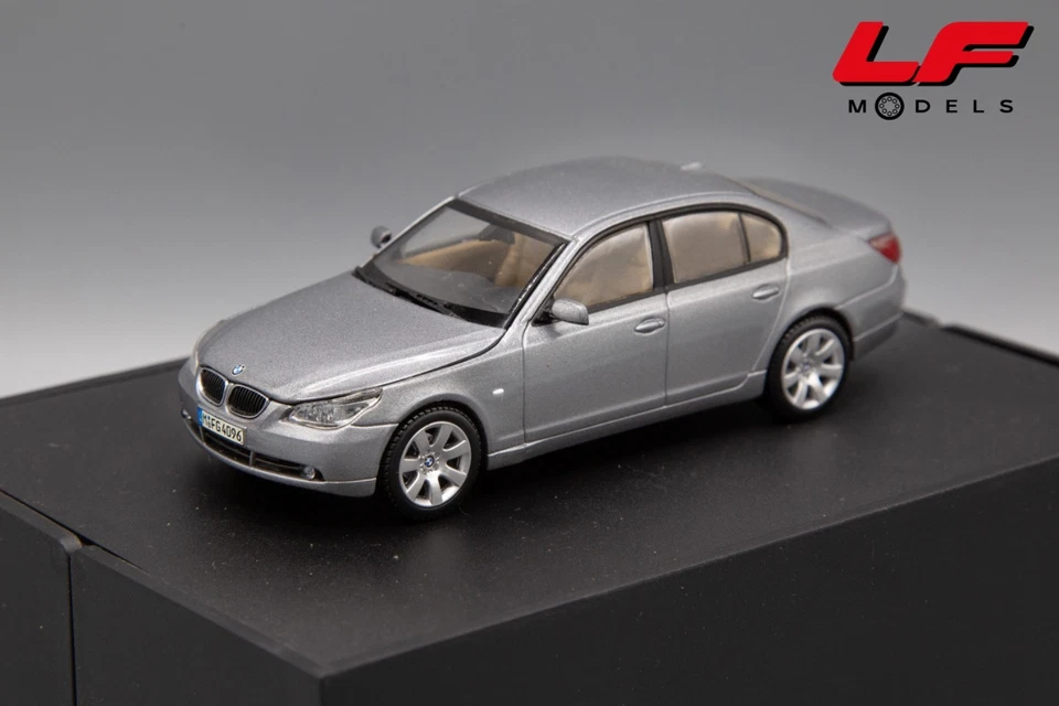 1:43 BMW 5 Serires 2003 Grey Met. - Kyosho - Immagine 1 di 3
