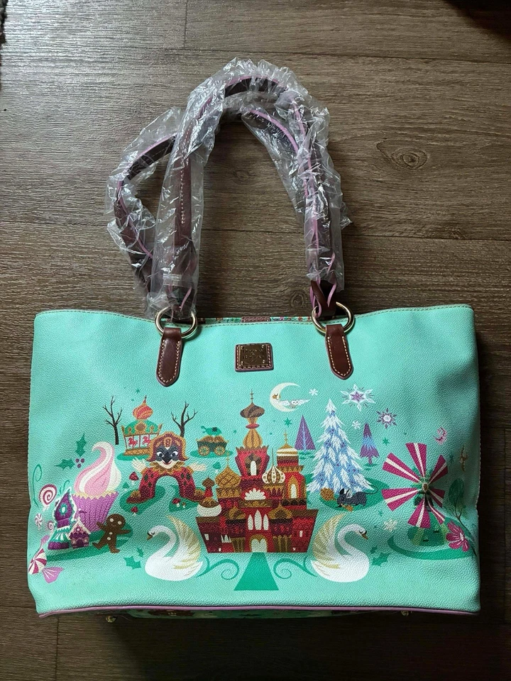 Bolso grande de Navidad Dooney & Bourke Disney El Cascanueces y los Cuatro Reinos Foto 1 de 4