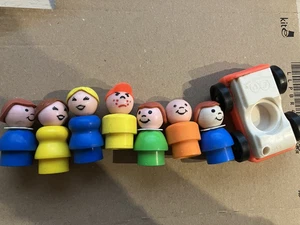 Figuras Fisher Price Little People años 70/80 x 7 + coche para casa y juegos - Imagen 1 de 5