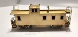 Overland Models HO 30' Plywood Sheath Caboose Great Northern
