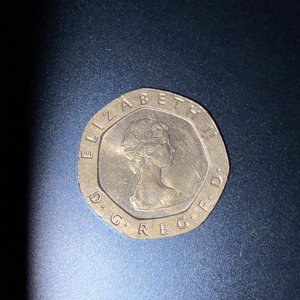 1984 England Queen Elizabeth II 20 Pence Coin RARE Coin - Image 1 of 4