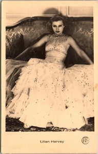 BEAUTIFUL ANGLO-GERMAN FILM ACTRESS LILLIAN HARVEY : RISQUE UNCOMMON RPPC - Picture 1 of 3