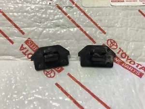 (2) NEW 52535-50060 TOYOTA FRONT BUMPER SUPPORT SQUARE PLASTIC CLIP FENDER BLACK - Picture 1 of 7