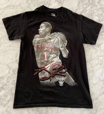 Camiseta gráfica Derrick Rose Chicago Bulls D-Rose NBA Majestic pequena - Imagem 1 de 4