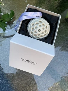 ELEGANTE 'PANDORA' EDICIÓN LIMITADA 2011 BLANCO CON ESTRELLAS PLATEADAS ADORNO DE NAVIDAD ABIERTO CON CAJA - Imagen 1 de 8