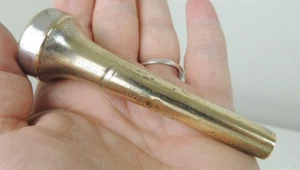 Boquilla trompeta de precisión vintage CONN #4 plateada desinfectada - Imagen 1 de 15