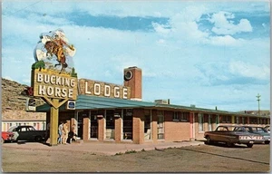 Postal vintage de los años 60 RAWLINS, Wyoming "BUCKING HORSE LODGE" autopista 30 / I-80 - Imagen 1 de 2