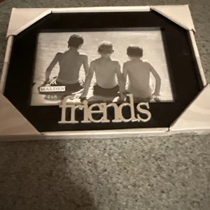4x6 Friends Black “Malden” Frame with Silver Word Attachment - Picture 1 of 5