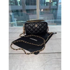 CC Beauty Beaute CHANEL MAKEUP Black & Gold VIP Clutch/ Pouch Purse Chain - Imagen 1 de 10