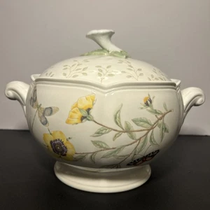 Lenox Butterfly Meadow 3 Quart Covered Casserole New - Picture 1 of 9