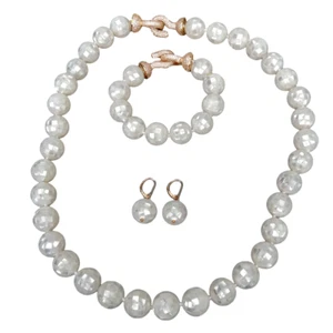 Conjunto de aretes pulsera collar largo con cáscara de abulón blanco natural cierre de pavé de circonita cúbica - Imagen 1 de 9