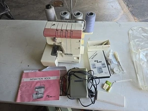 Máquina de coser Serger New Home 334D MyLock, funcionando - Imagen 1 de 12