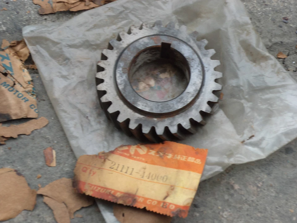 Suzuki GS400 GS400X GS425 engranaje transmisión primaria nuevo de stock genuino Japón P/N 21111-44000 Foto 1 de 1