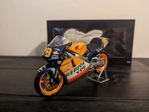 MiniChamps 1:12 Honda NSR 500 Repsol YPF-Honda Alex Crivillé 500cc GP 2001 - Picture 1 of 6