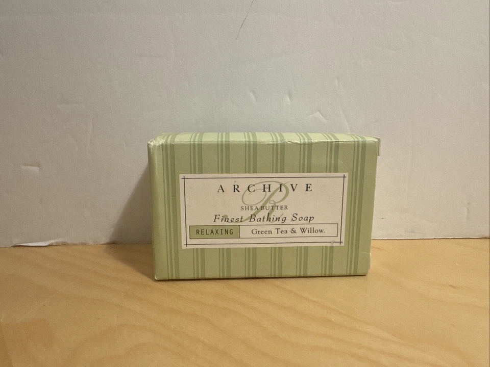 Jabón de baño Archive Essentials de té verde y sauce 2,25 oz Foto 1 de 1