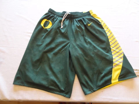 2008 Nike University of Oregon Ducks Men’s XL NCAA Basketball Shorts Green Cover