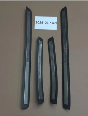 Placa de desgaste del umbral de la puerta delantera izquierda Lexus GS300 GS430 2001-2004 67912-30100 FABRICANTE DE EQUIPOS ORIGINALES Foto 1 de 4